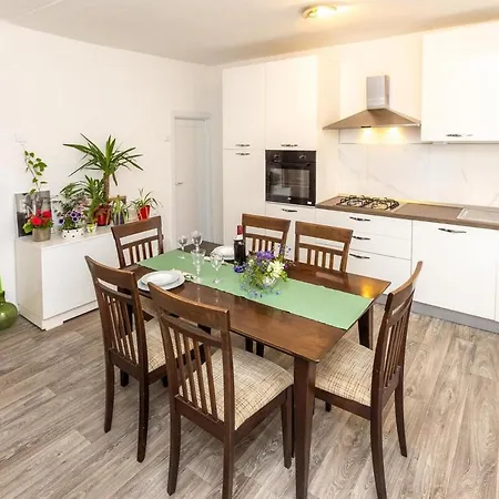 Apartment Dokoza In Old Town *